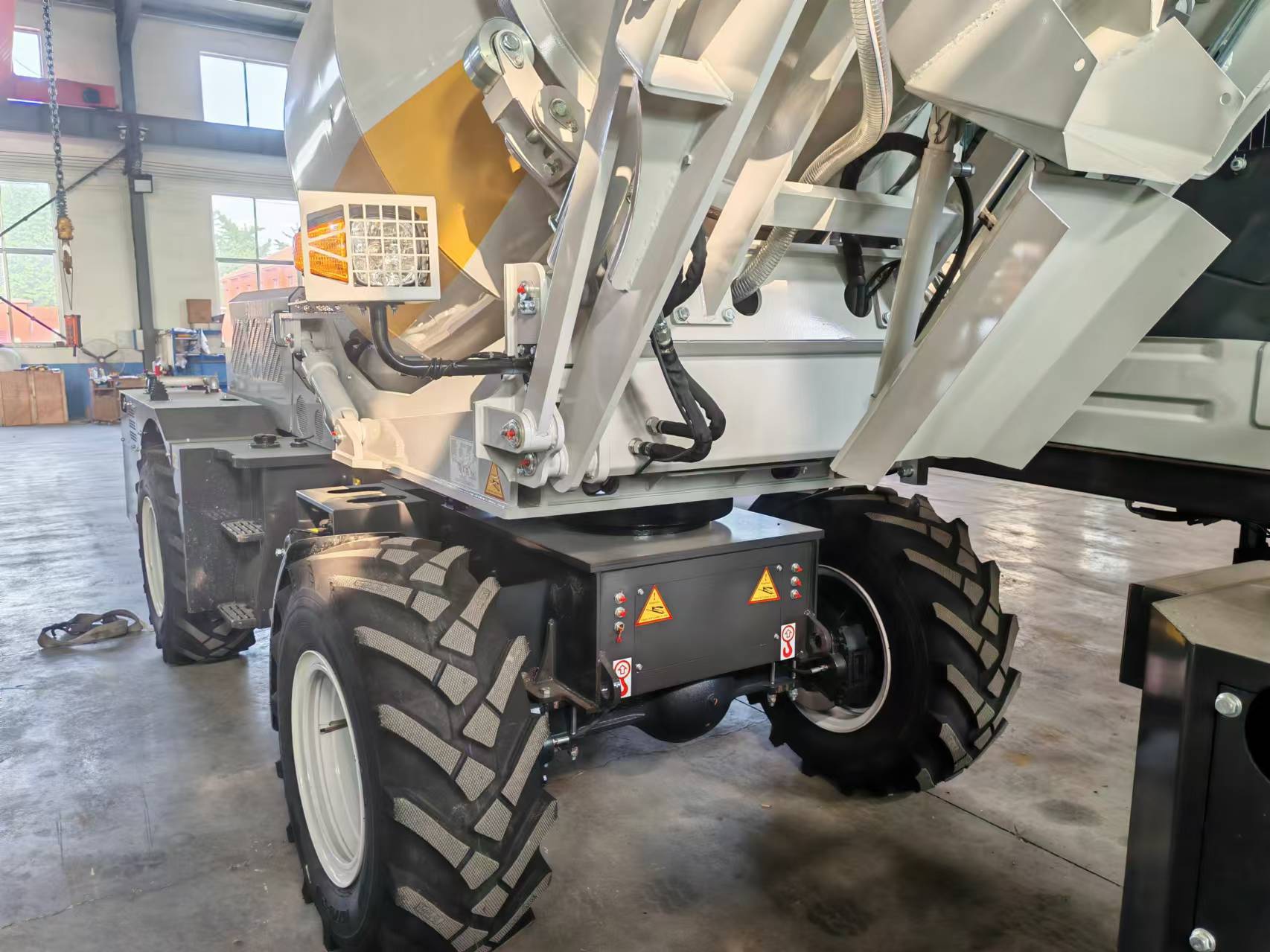 2.6m³ Kendinden Yüklemeli Beto - Heavy Equipment Mixer incelemesi ve fiyatı